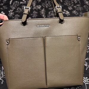 Michael Kors Olive Jet Set Medium Pocket Tote Bag